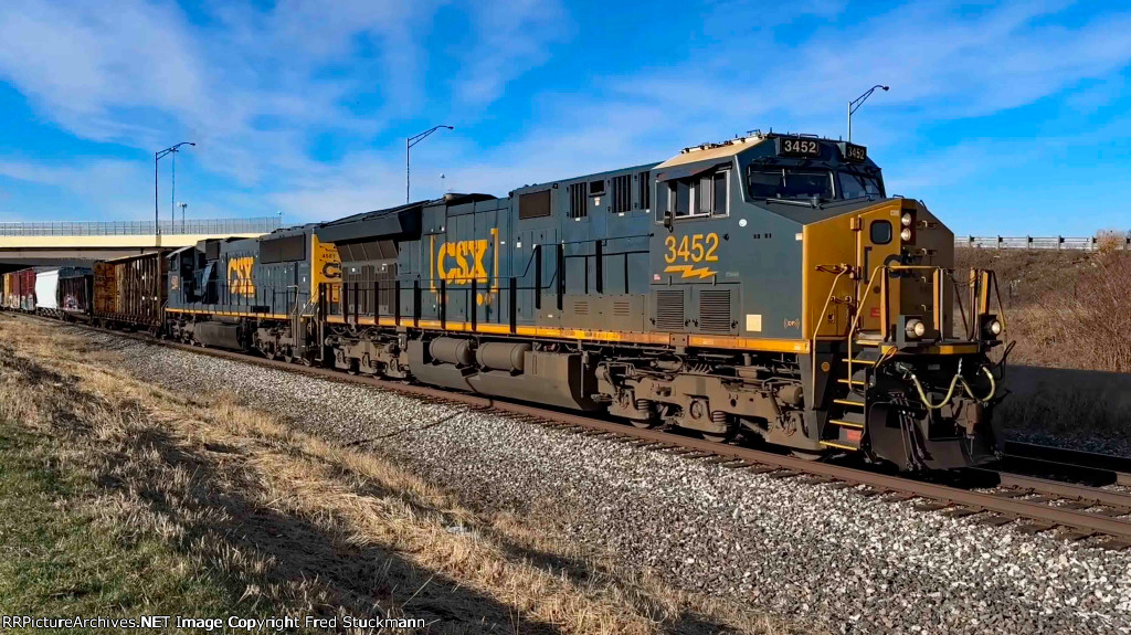 CSX 3452 leads B158.